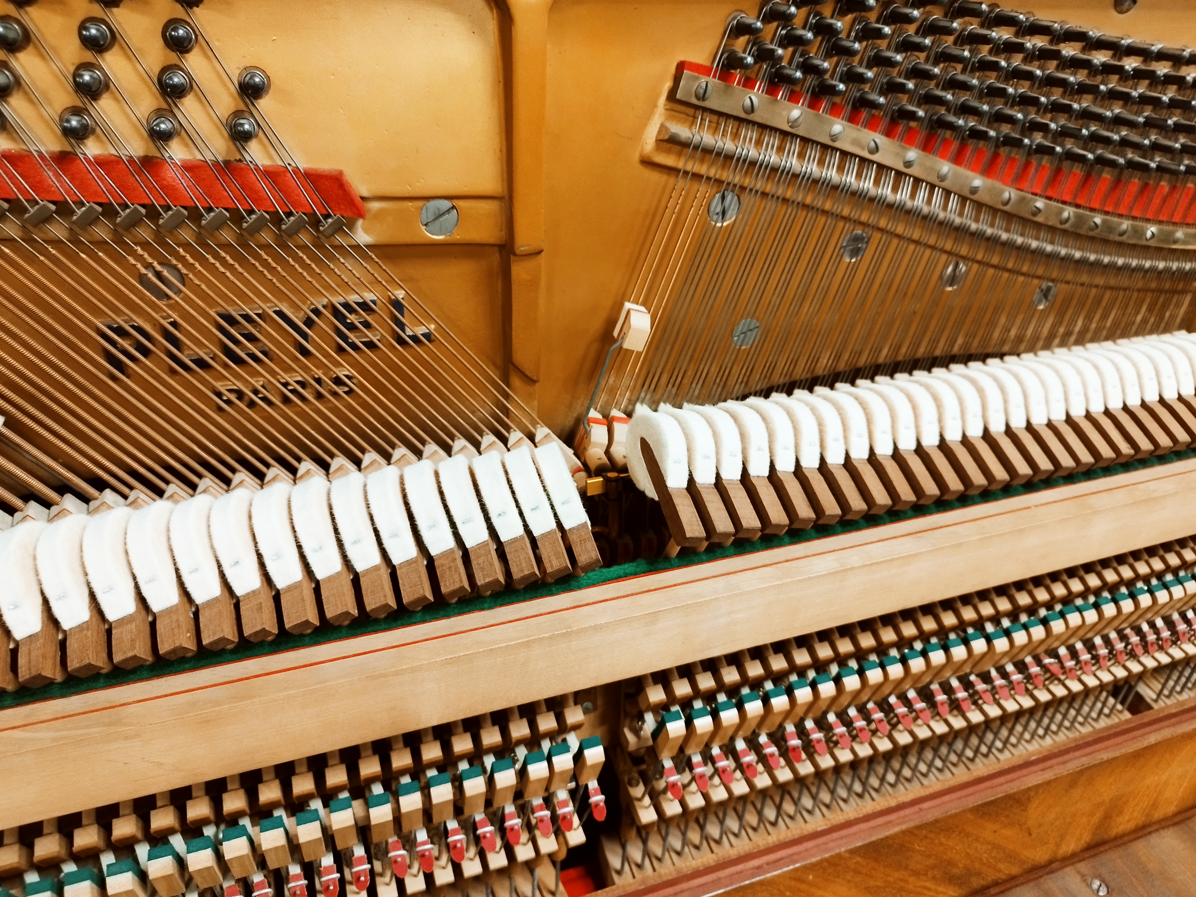 clic pour ouvrir dans un nouvel onglet piano droit Pleyel silencieux à acheter sur Montpellier